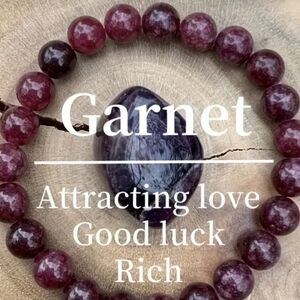 8mm Garnet Beaded Bracelet - Rich Purple and Deep Red